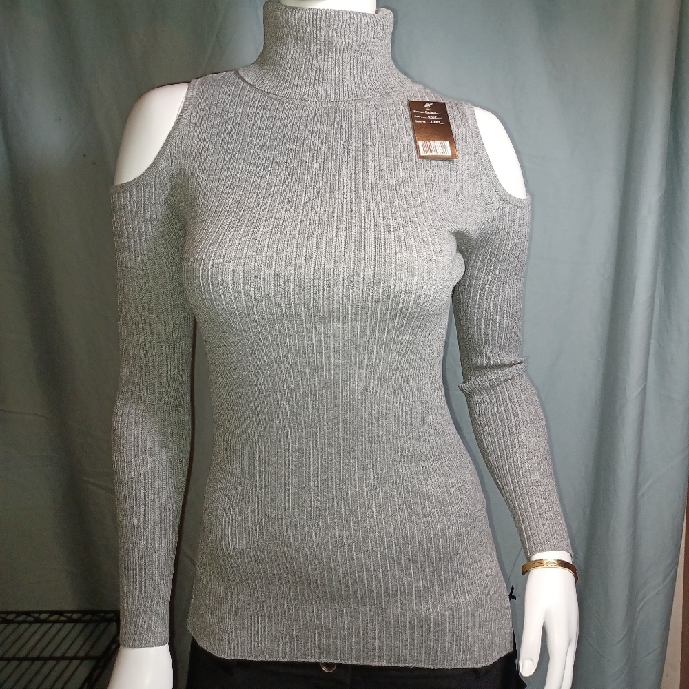 🤍 Grey Cold Sholder Top Maze Collection